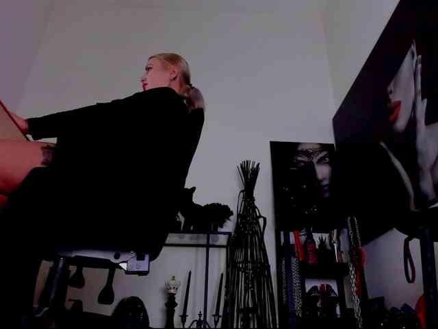Mistress-Demi webcam