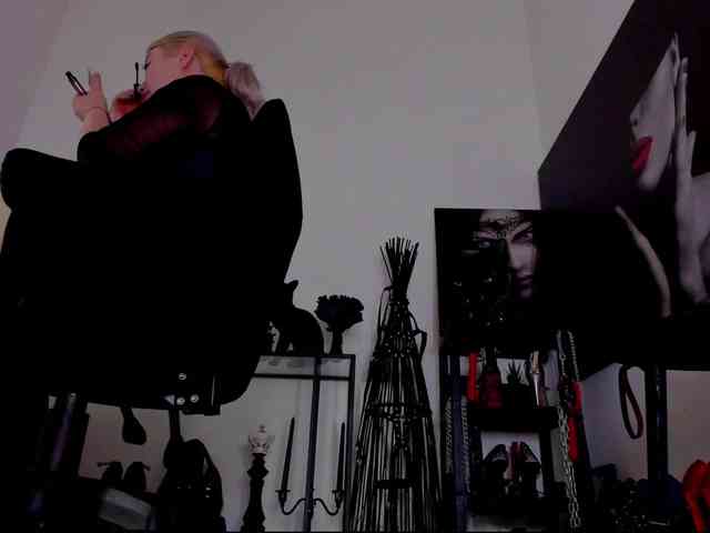 Mistress-Demi webcam