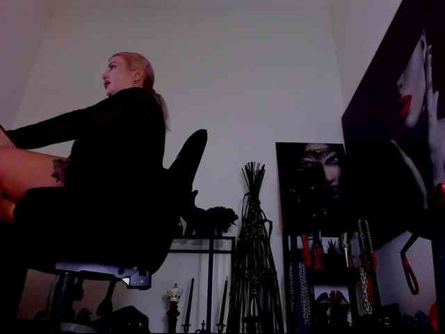 Mistress-Demi webcam