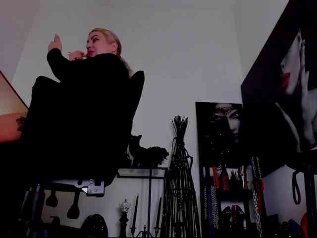 Mistress-Demi webcam