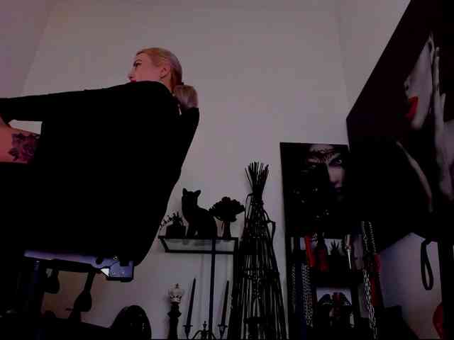 Mistress-Demi webcam