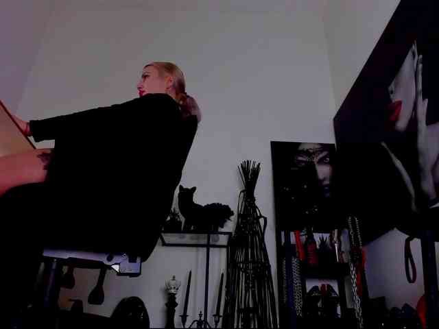 Mistress-Demi webcam