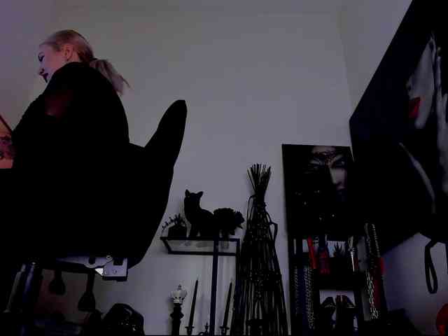 Mistress-Demi webcam