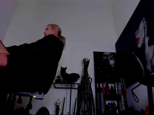 Mistress-Demi webcam
