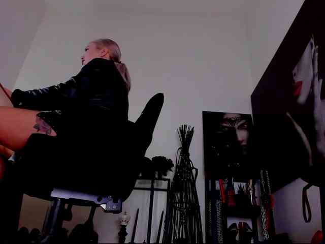 Mistress-Demi webcam