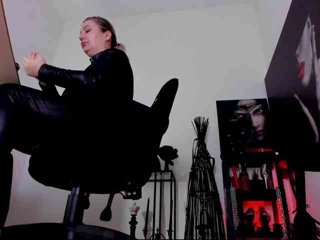 Mistress-Demi webcam