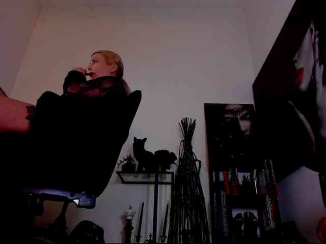 Mistress-Demi webcam
