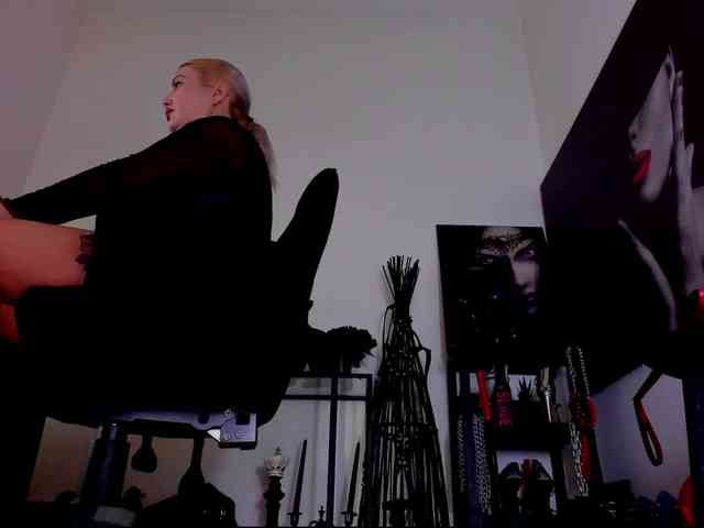 Mistress-Demi webcam