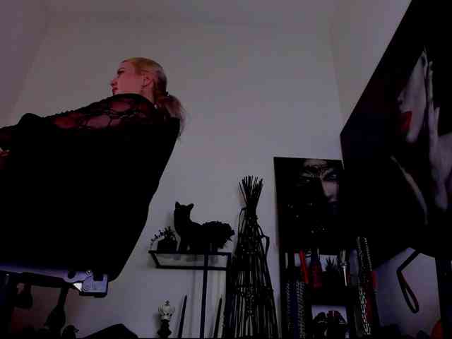 Mistress-Demi webcam