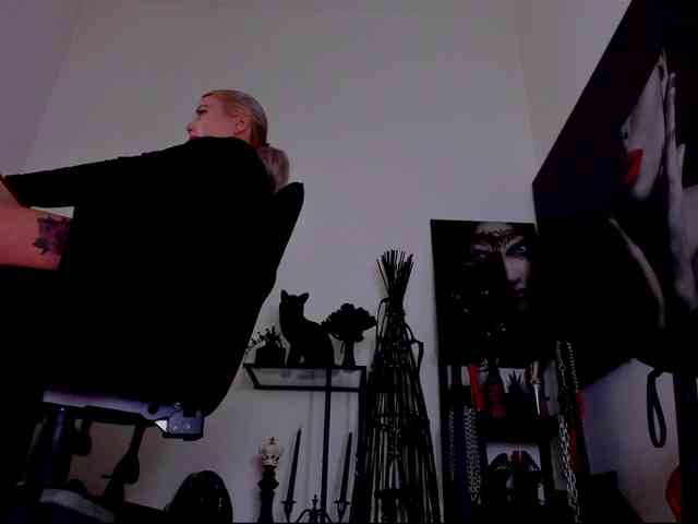 Mistress-Demi webcam