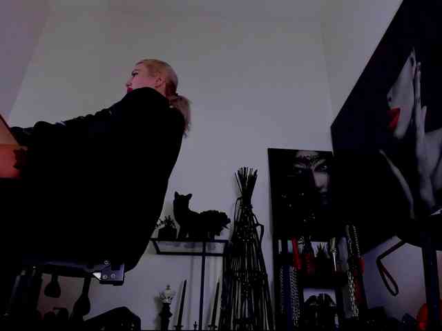 Mistress-Demi webcam