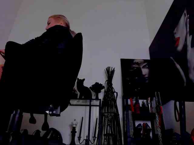 Mistress-Demi webcam