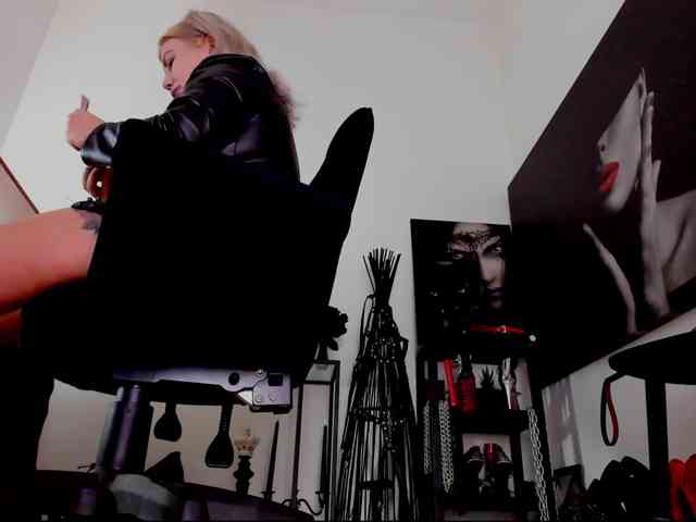 Mistress-Demi webcam