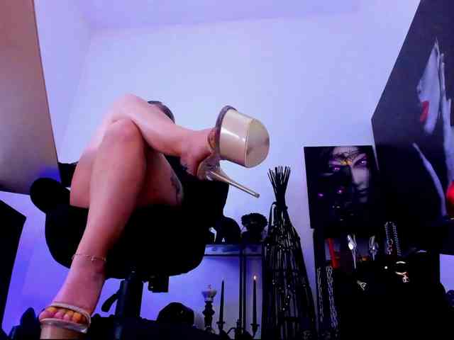 Mistress-Demi webcam