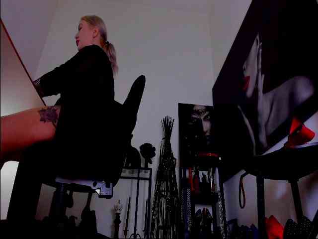 Mistress-Demi webcam