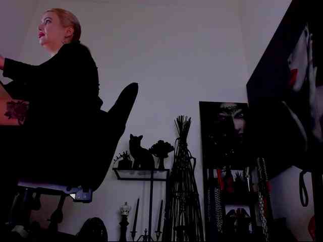 Mistress-Demi webcam