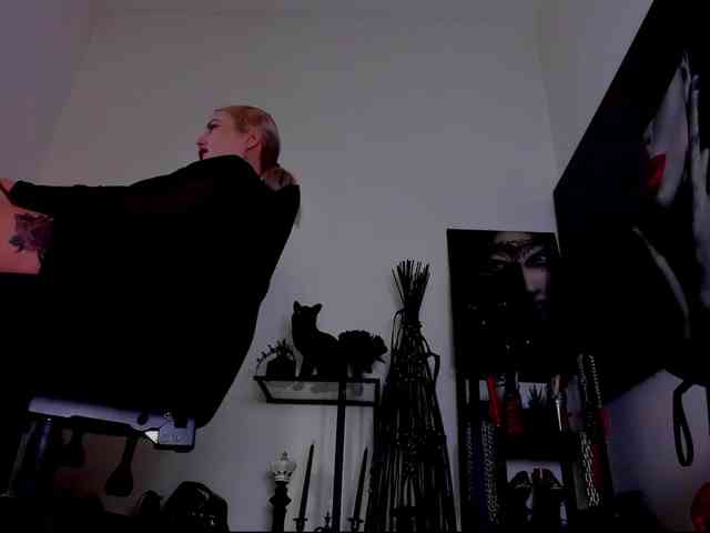 Mistress-Demi webcam