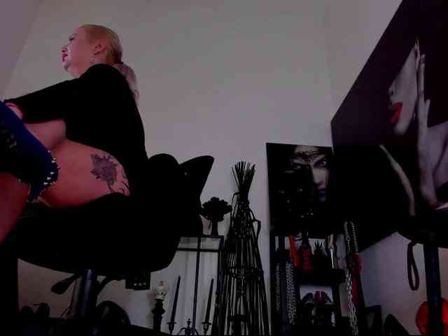 Mistress-Demi webcam