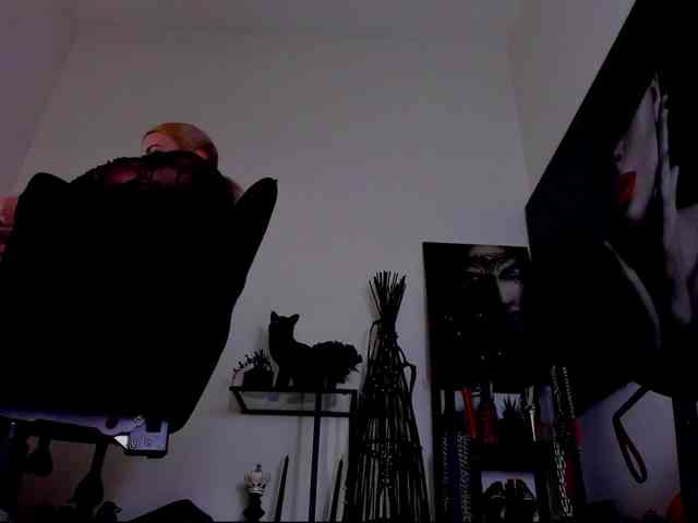 Mistress-Demi webcam