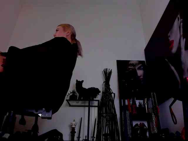 Mistress-Demi webcam