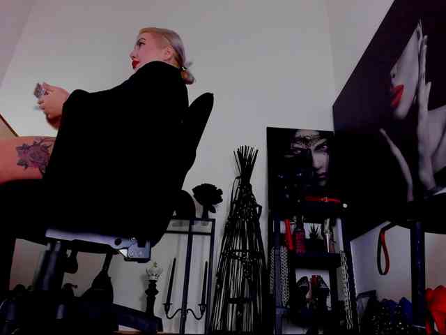 Mistress-Demi webcam
