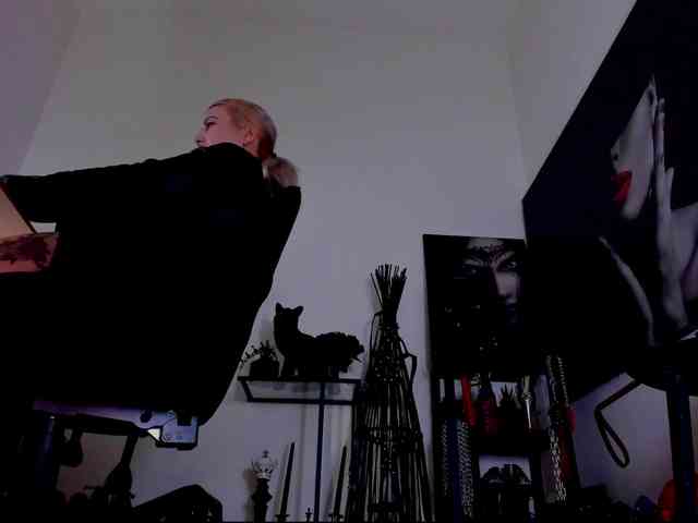 Mistress-Demi webcam