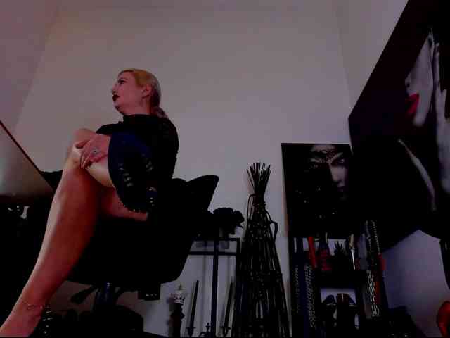 Mistress-Demi webcam