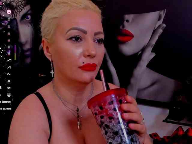 Mistress-Marilyn webcam