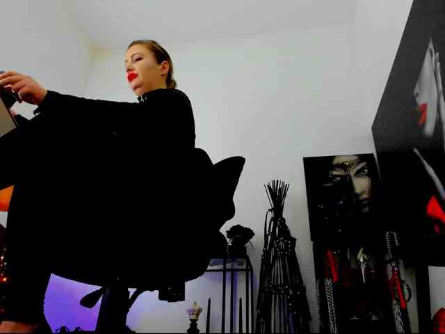 Mistress-Demi webcam