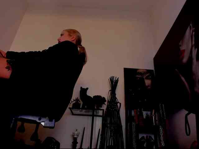 Mistress-Demi webcam