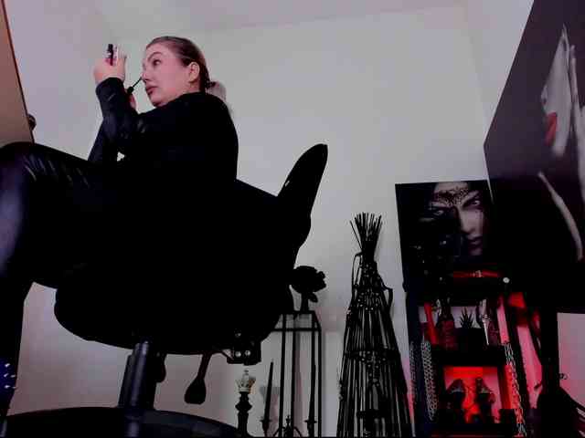 Mistress-Demi webcam