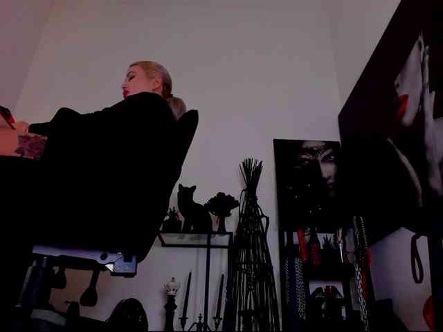 Mistress-Demi webcam