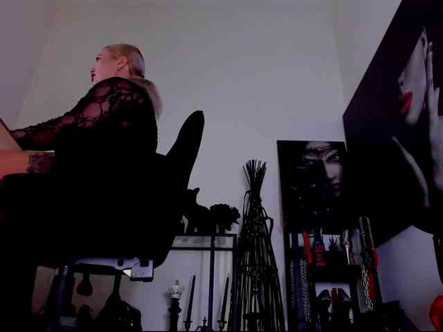 Mistress-Demi webcam