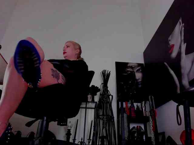 Mistress-Demi webcam