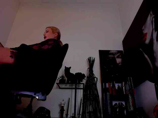 Mistress-Demi webcam