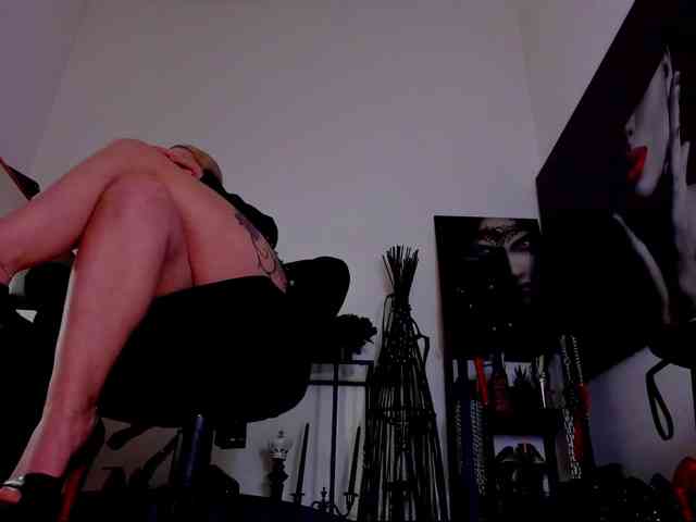Mistress-Demi webcam