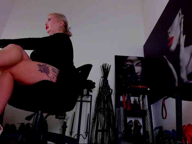 Mistress-Demi webcam