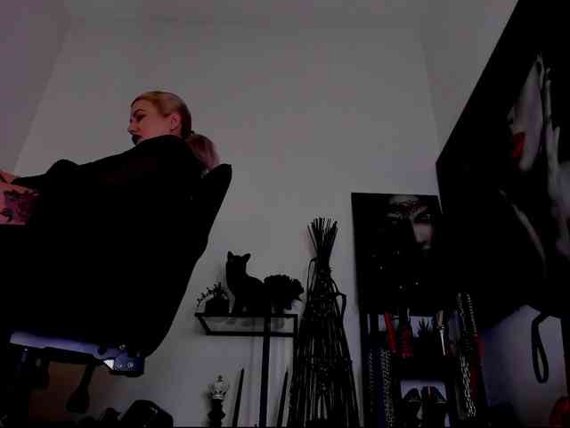 Mistress-Demi webcam
