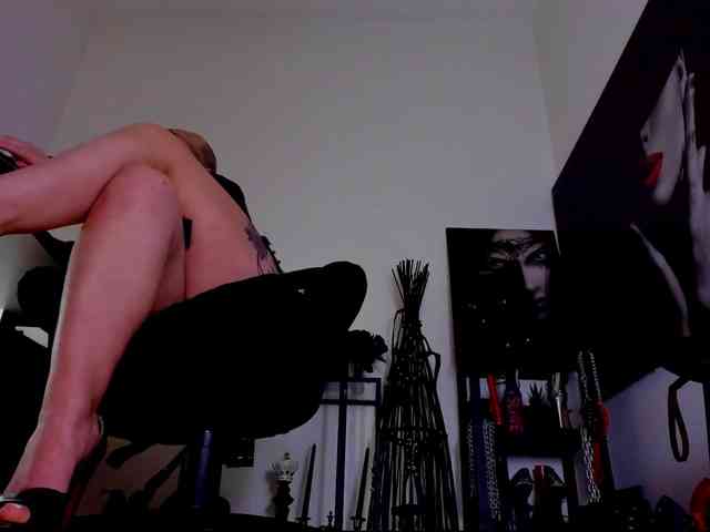 Mistress-Demi webcam