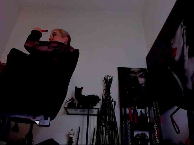 Mistress-Demi webcam