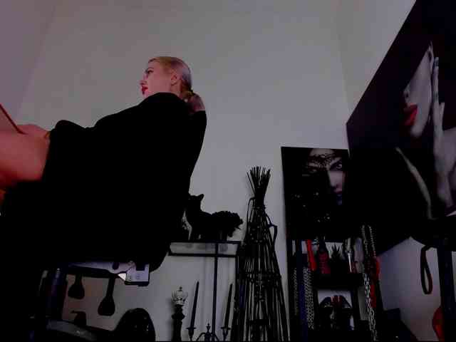 Mistress-Demi webcam
