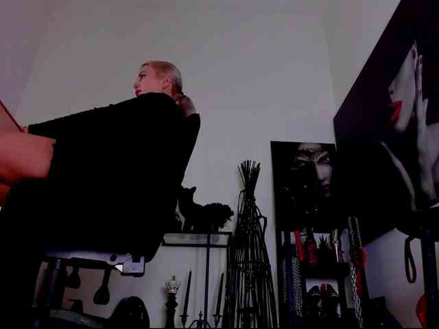 Mistress-Demi webcam