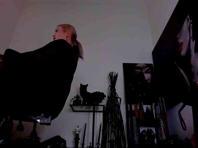 Mistress-Demi webcam
