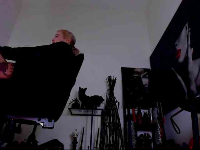 Mistress-Demi webcam