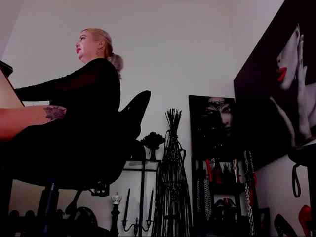 Mistress-Demi webcam