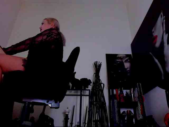 Mistress-Demi webcam