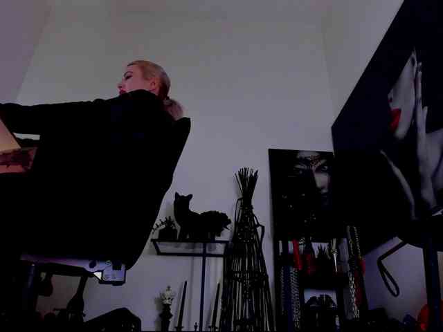 Mistress-Demi webcam