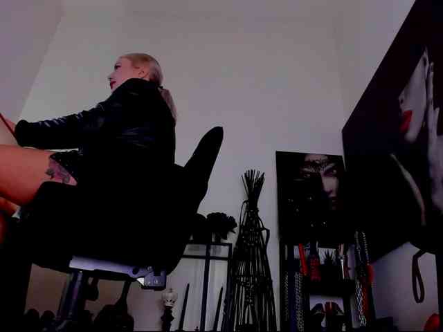 Mistress-Demi webcam