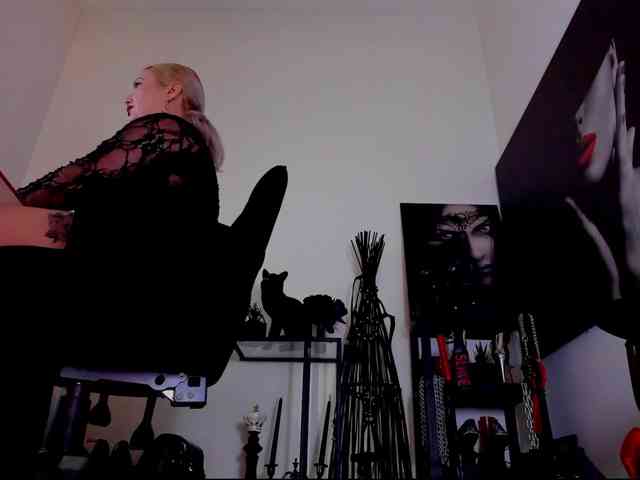 Mistress-Demi webcam