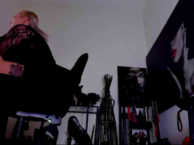 Mistress-Demi webcam